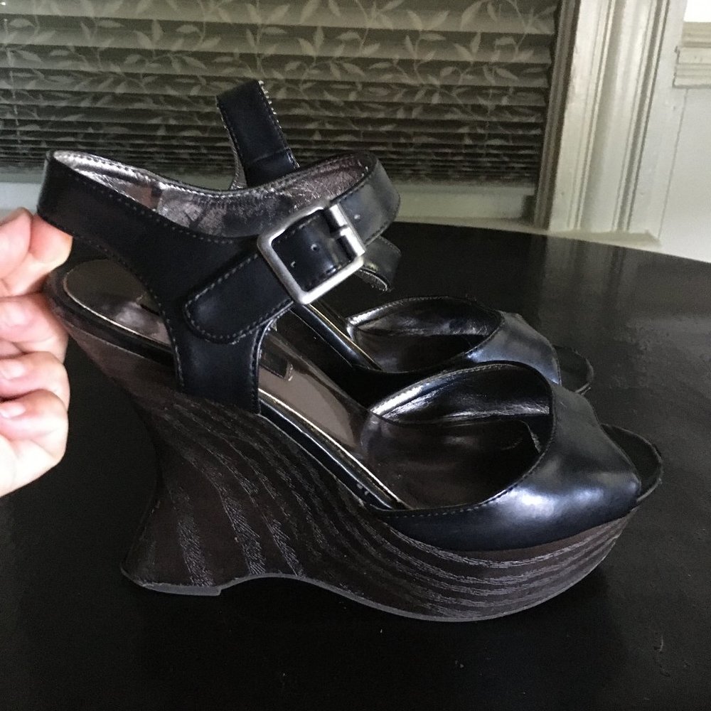 Material Girl Platform Sandal 8M